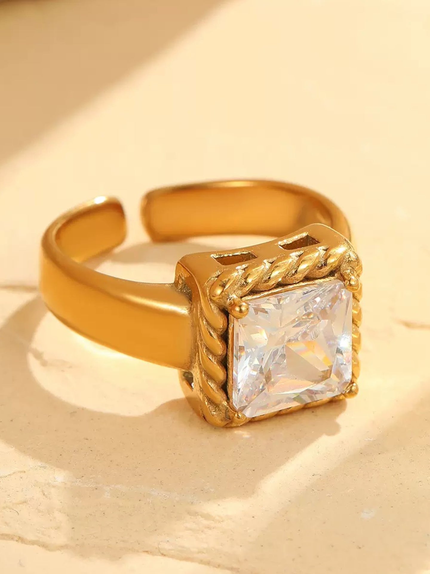 RETRO MODERN ZIRCON RING