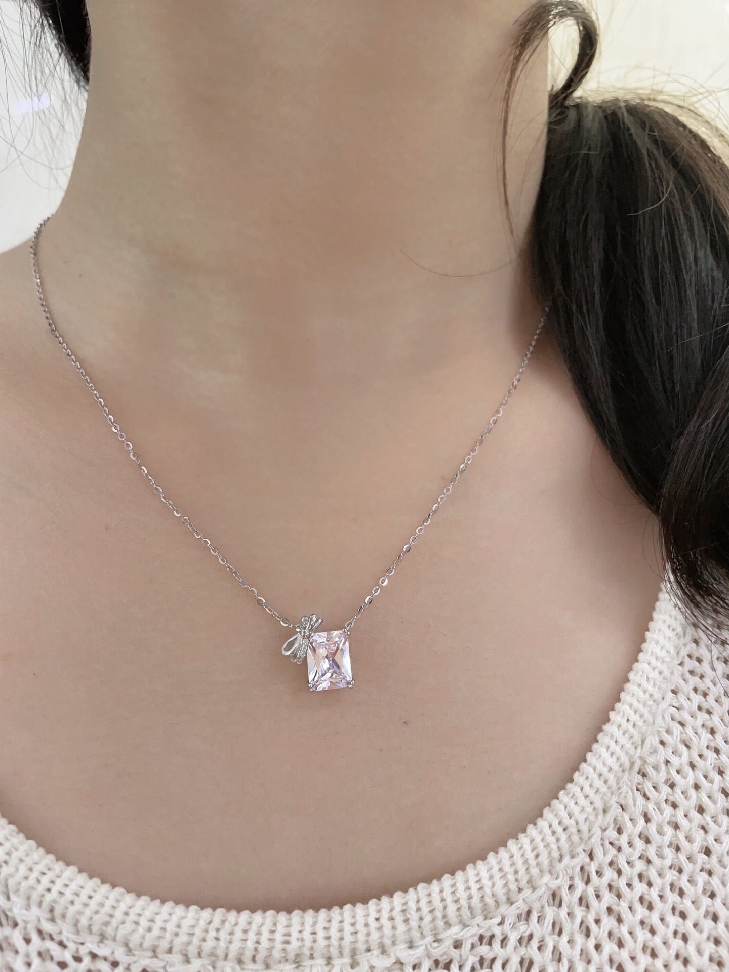 ZIRCON PENDANT NECKLACE