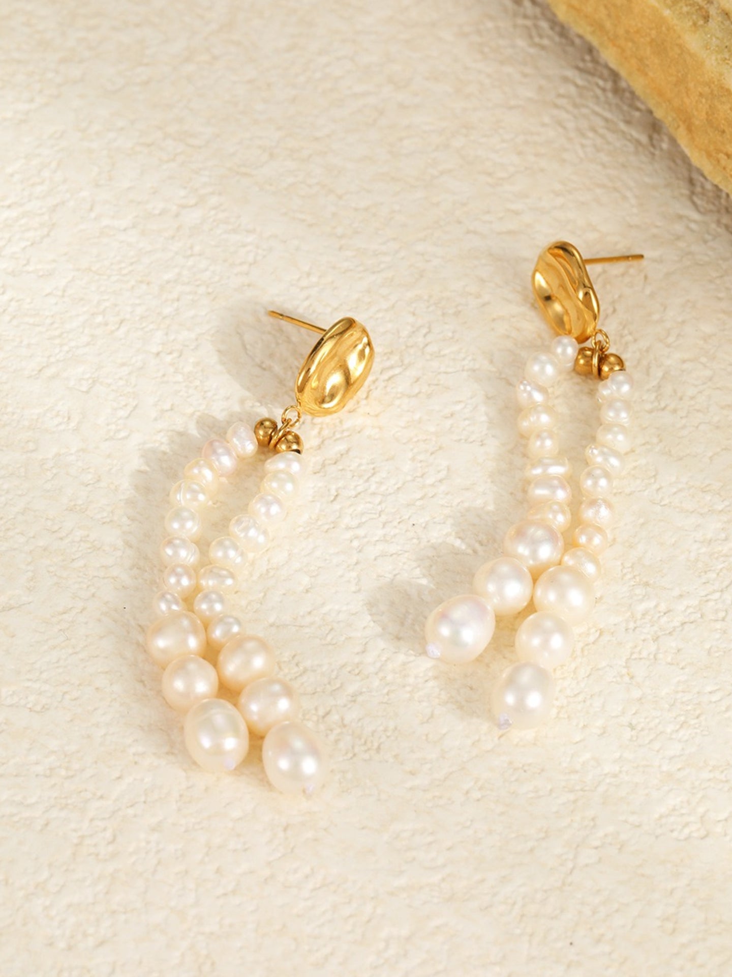 FRESHWATER PEARL EARRINGS