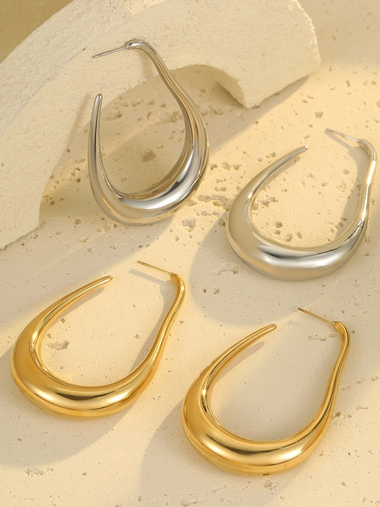 U-SHAPED EARRINGS