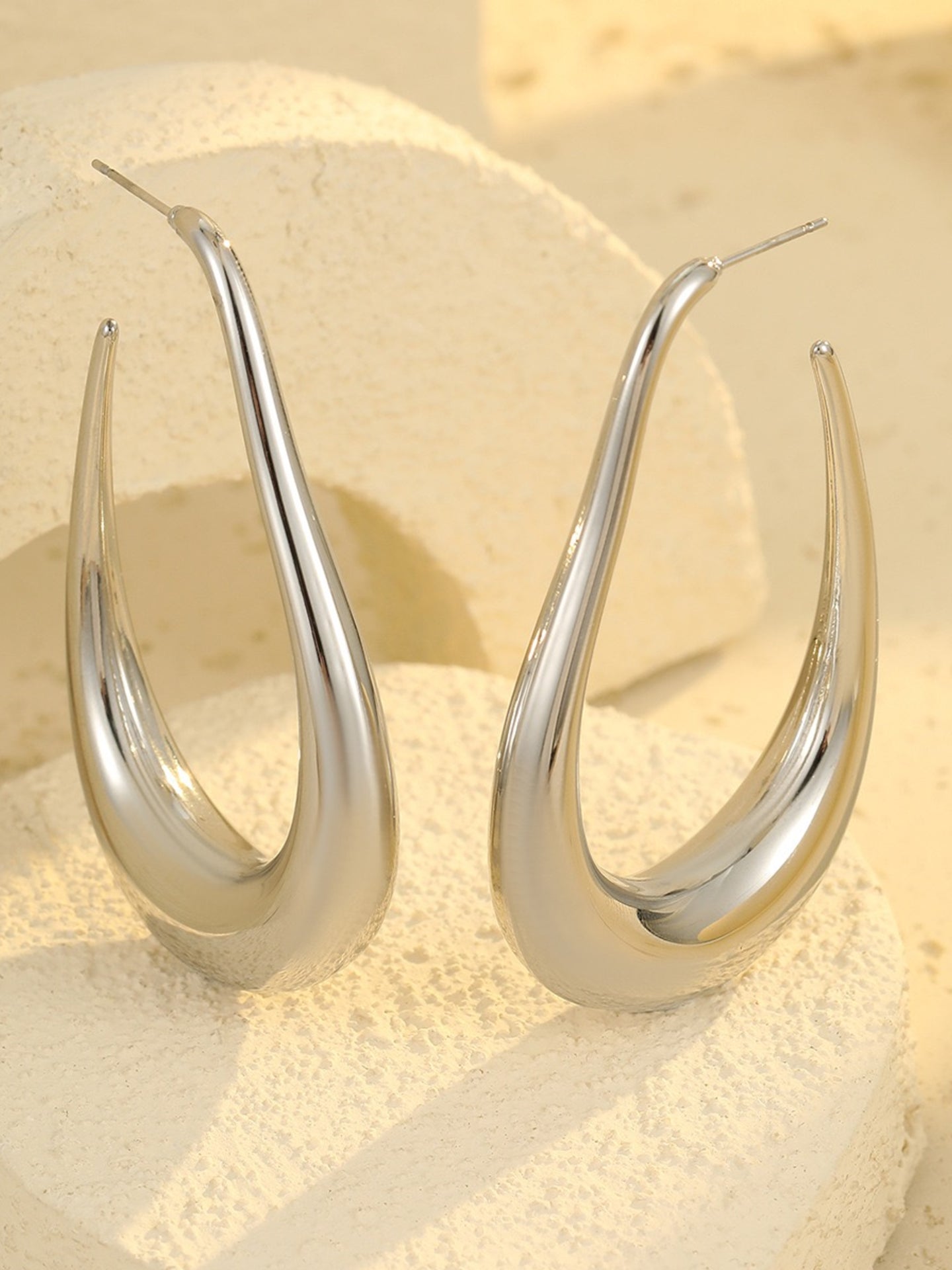 U-SHAPED EARRINGS