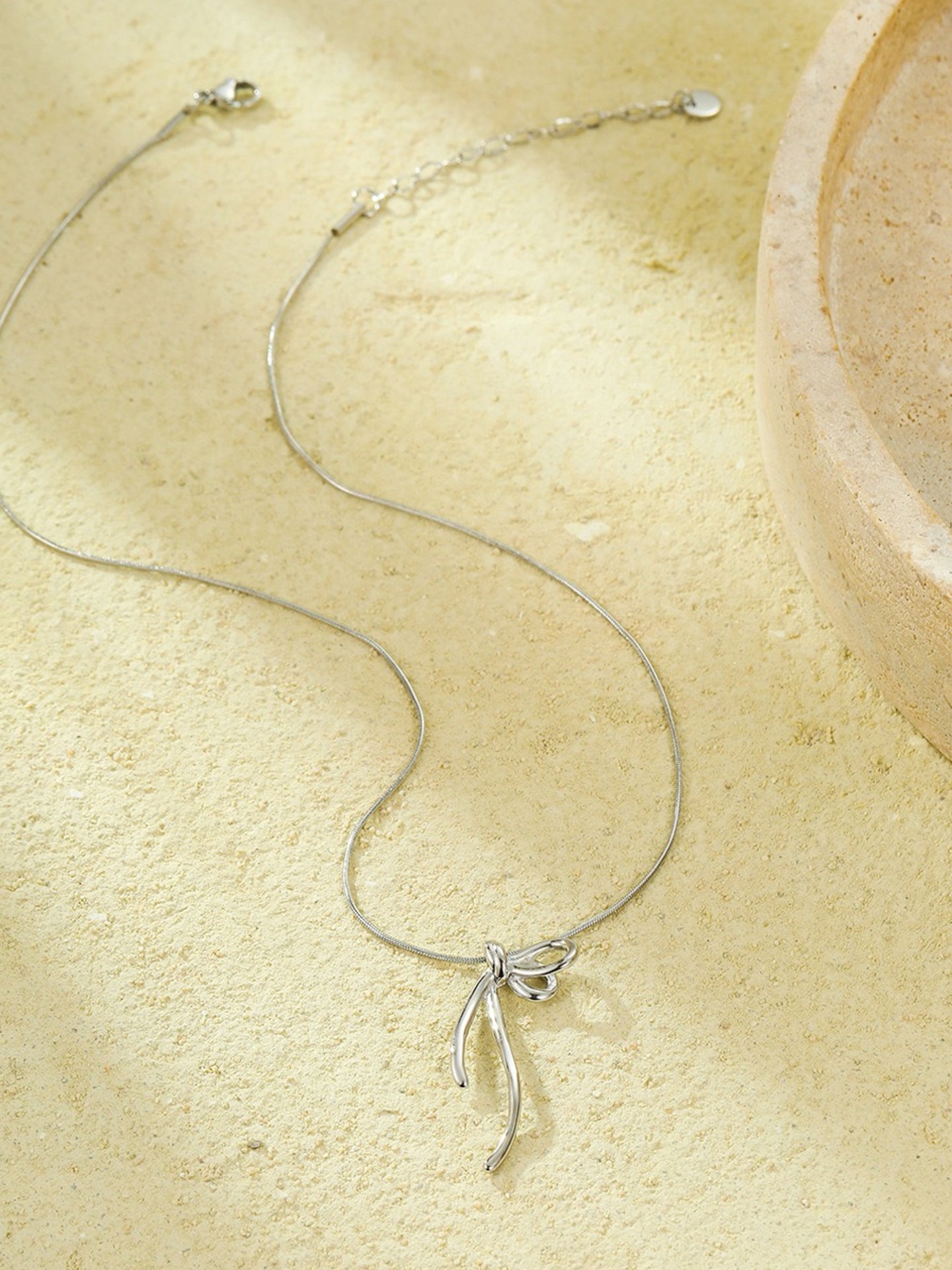 MINIMALIST BOW NECKLACE