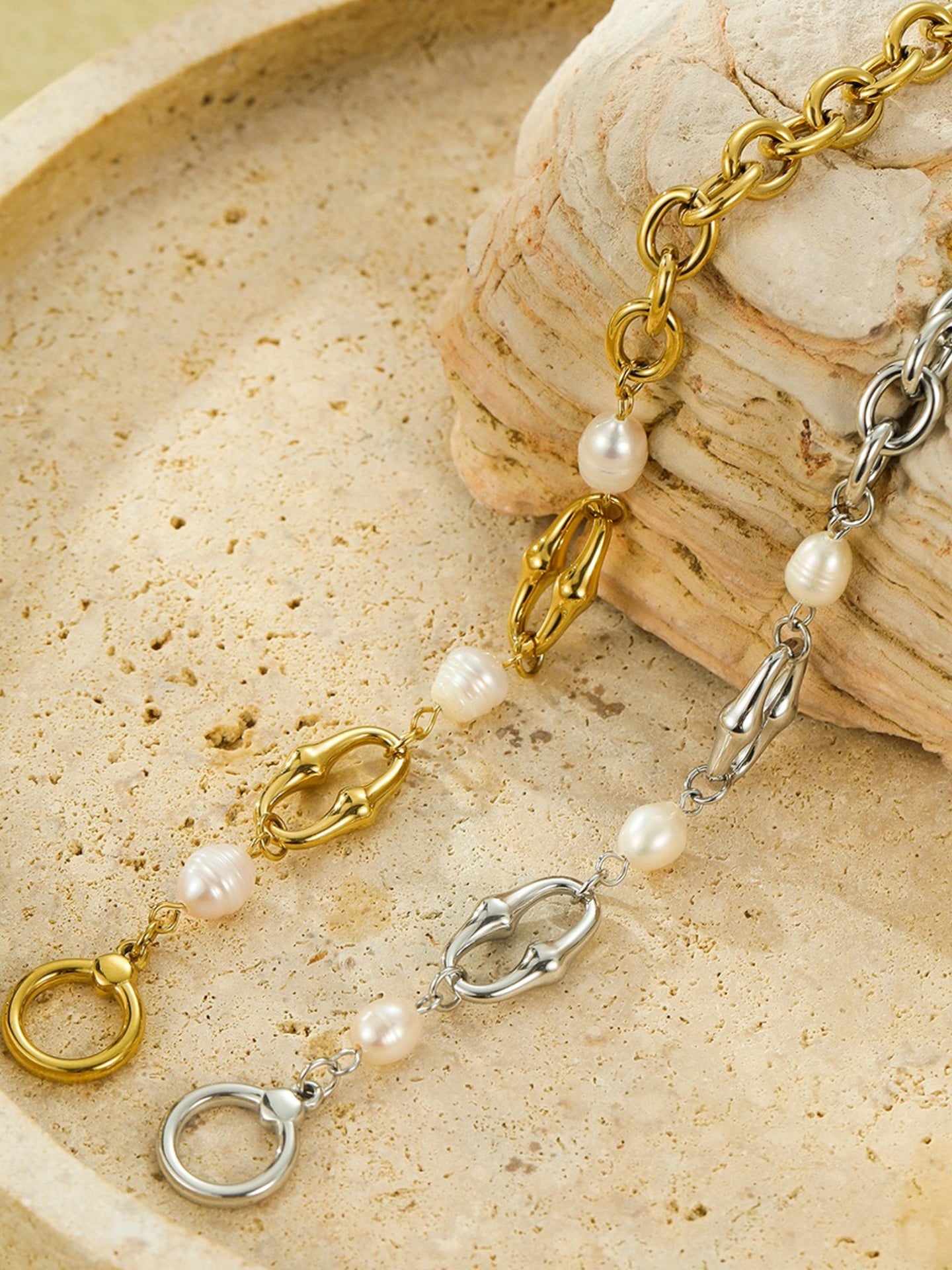 GEOMETRIC SHELL PEARL BRACELET
