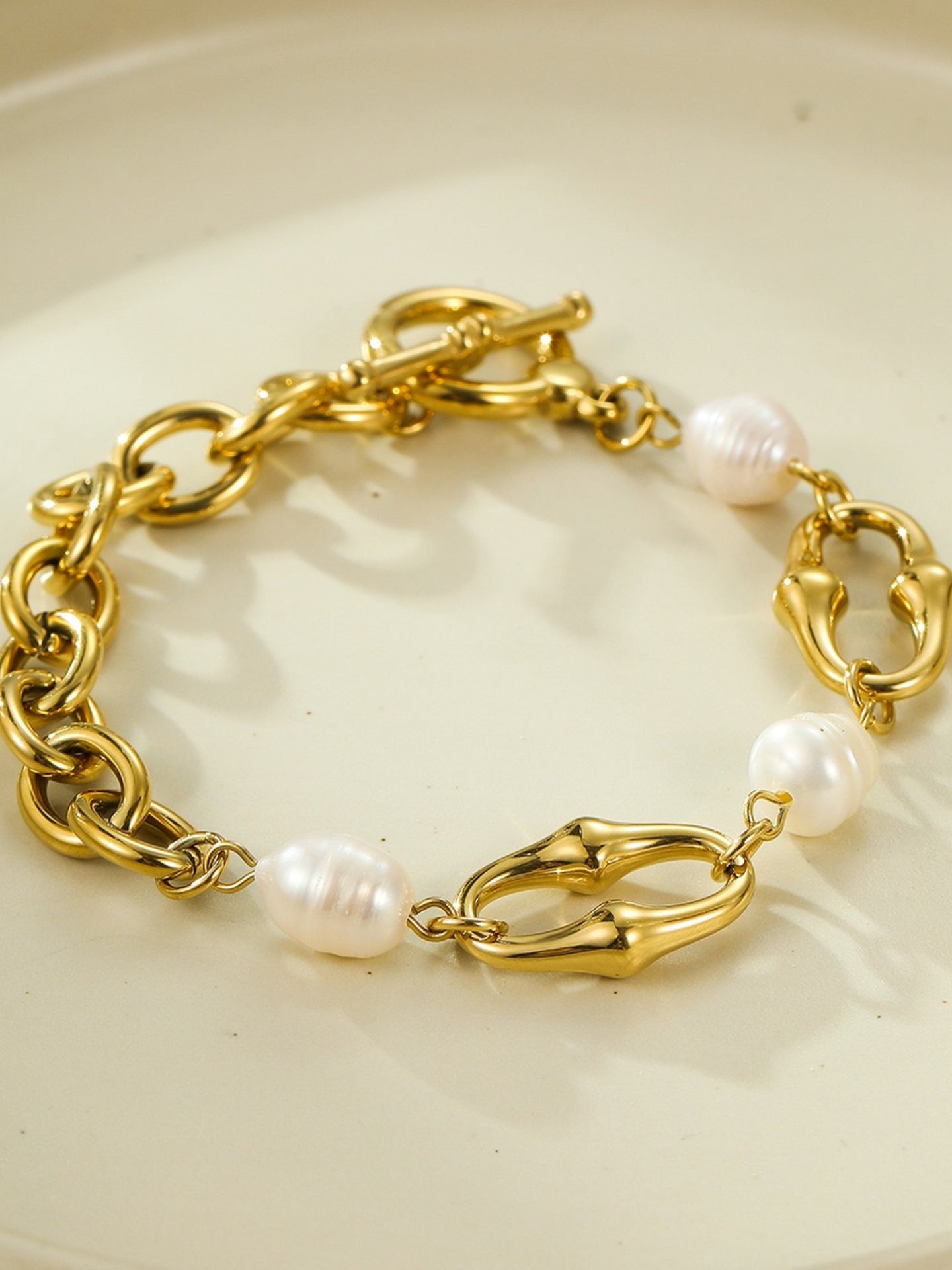 GEOMETRIC SHELL PEARL BRACELET