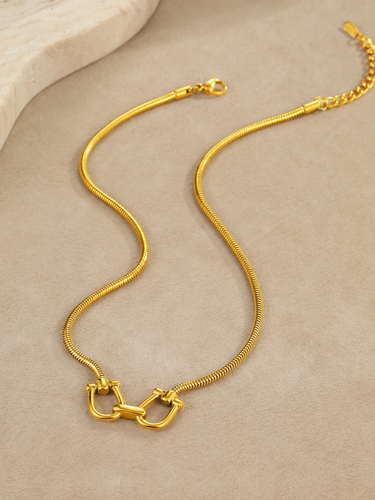 MINIMALIST SNAKE CHAIN