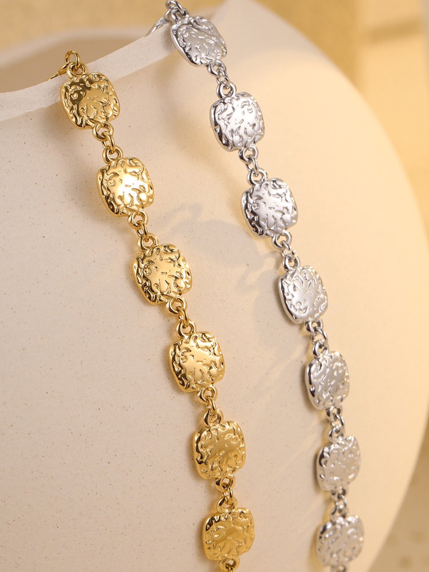 HAMMERED TEXTURE BRACELET