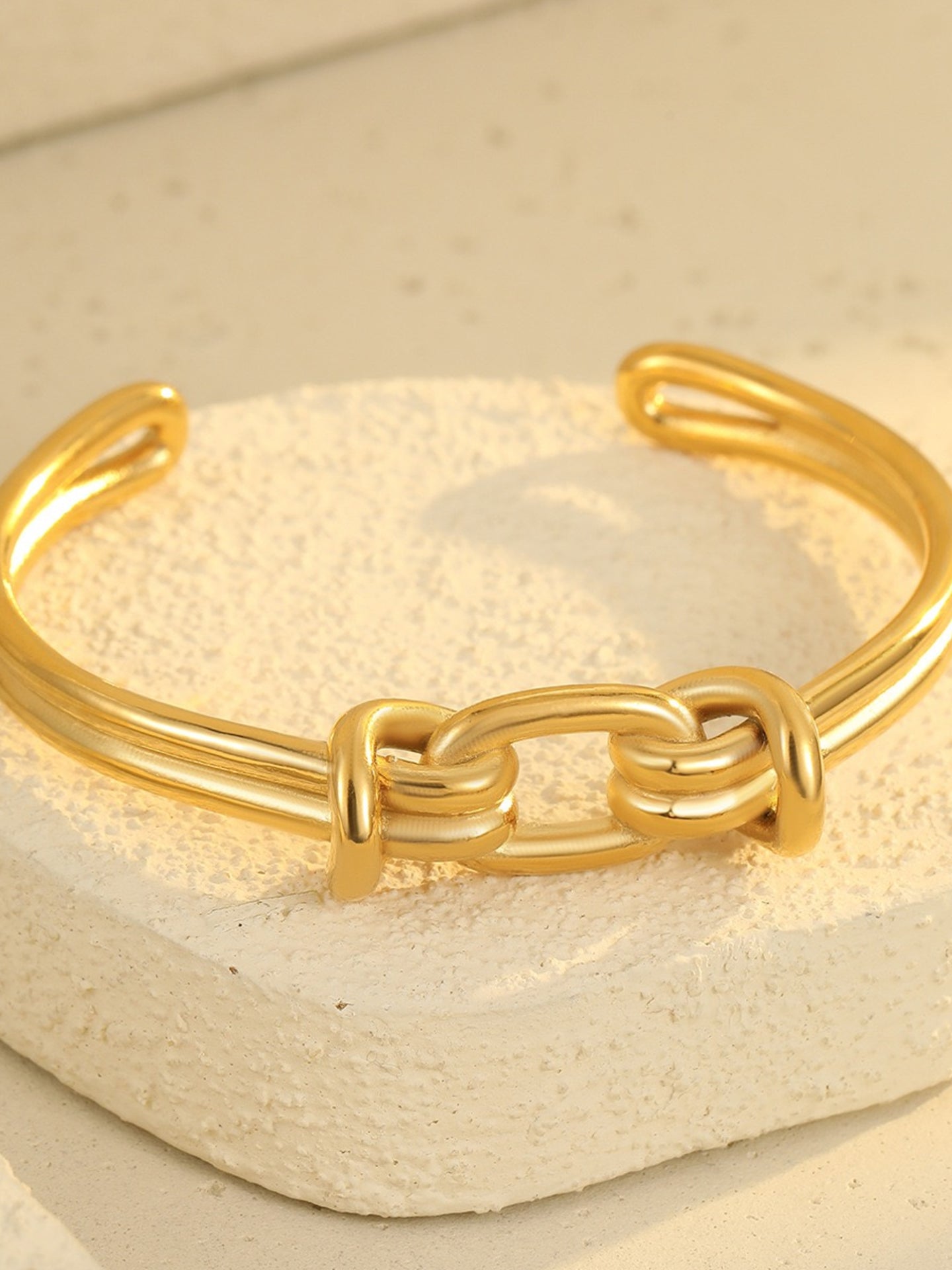 MINIMALIST CUFF BRACELET