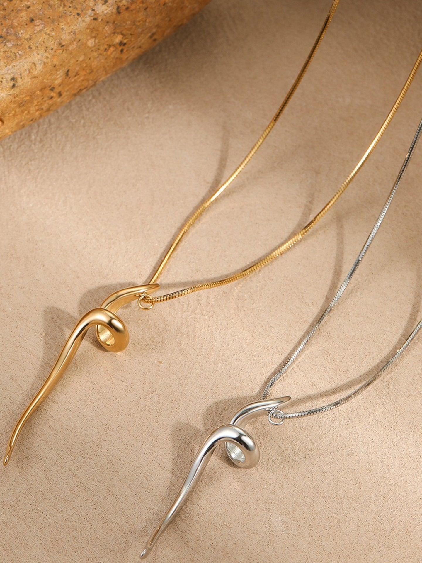 STAINLESS SERPENT COLLAR