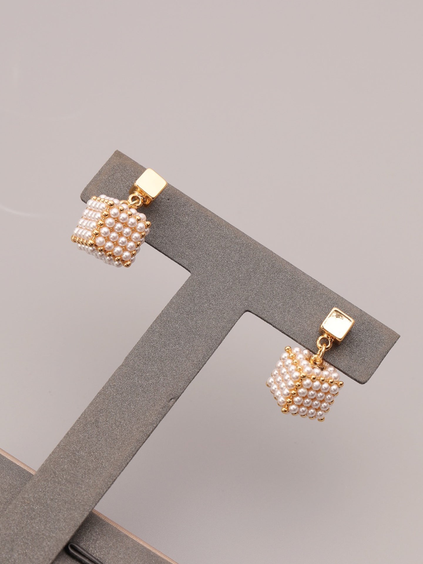 BOUCLES D'OREILLES CUBE