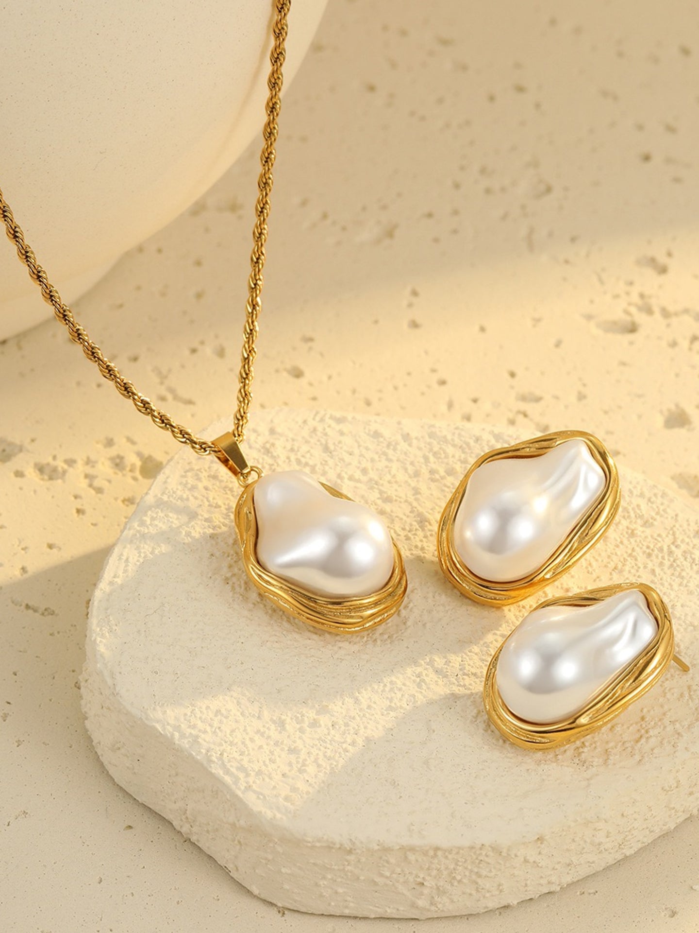 IRREGULAR PEARL GOLD PAIR