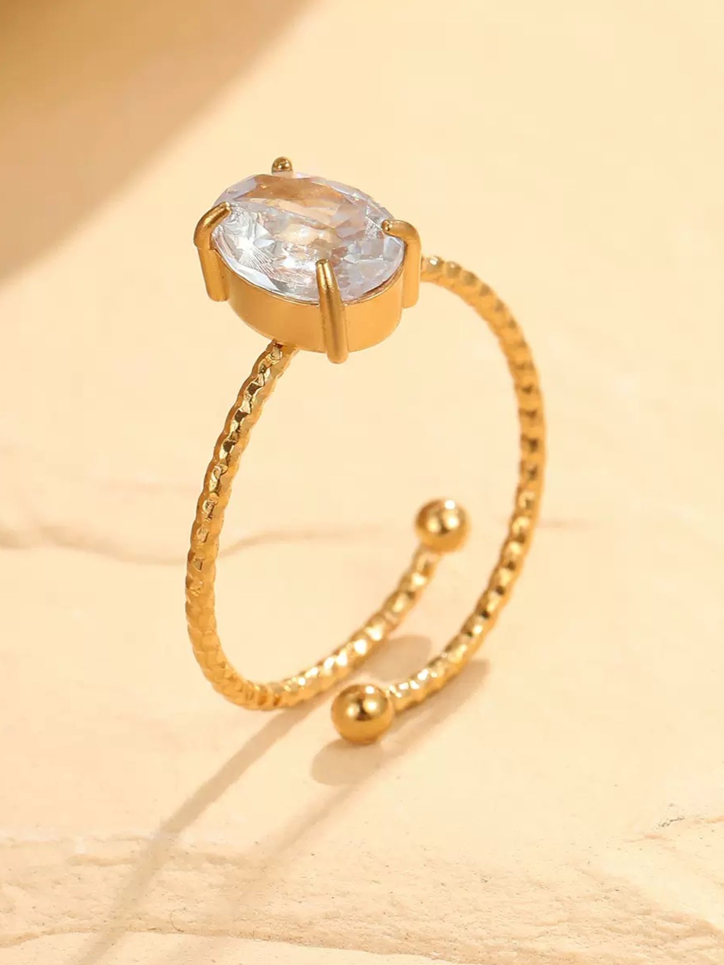 OVAL ZIRCON CLAW RING