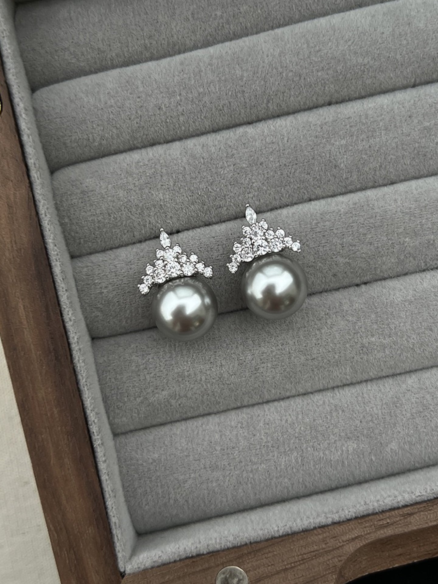 CROWN PEARL EARRINGS