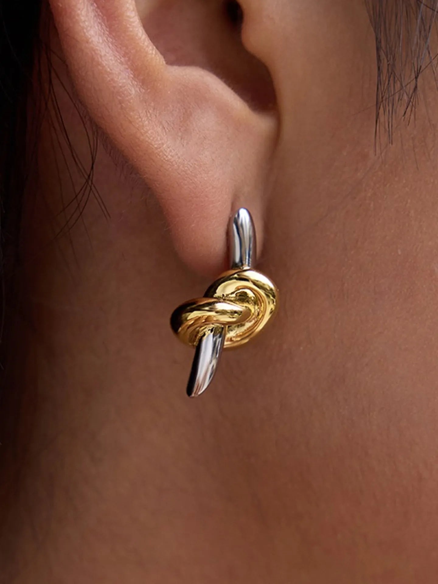 KNOT STUD EARRINGS
