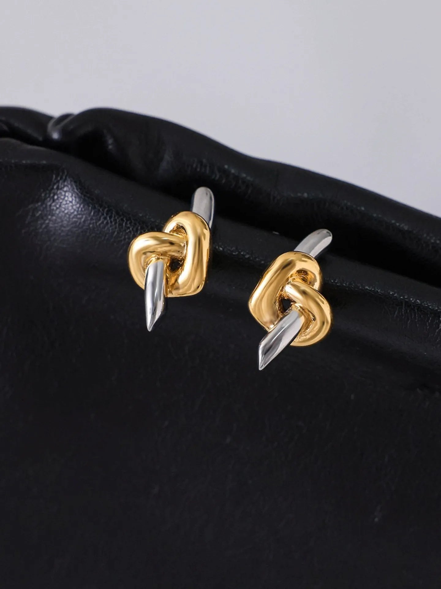 KNOT STUD EARRINGS
