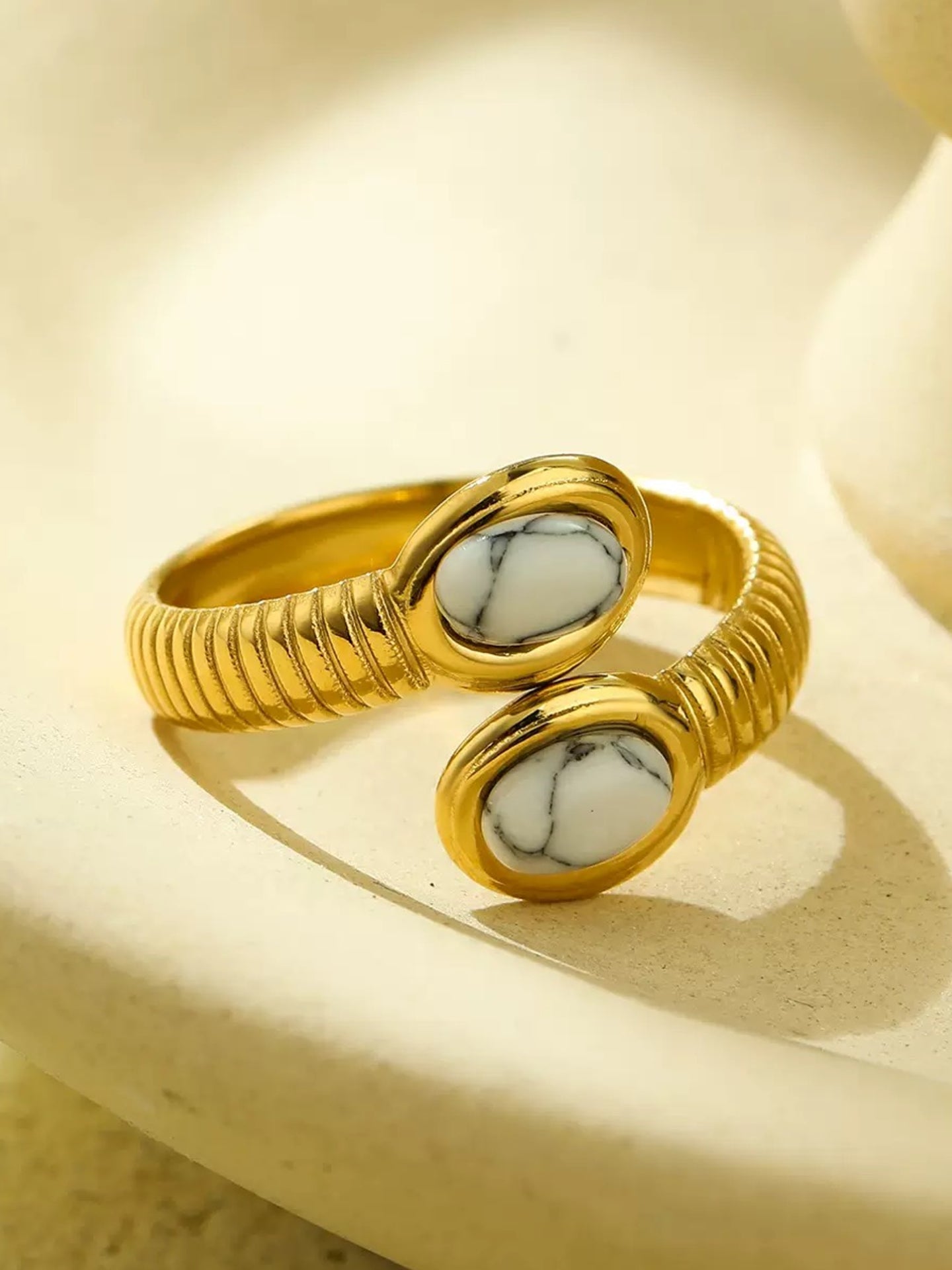 GEMSTONE SERPENT RING