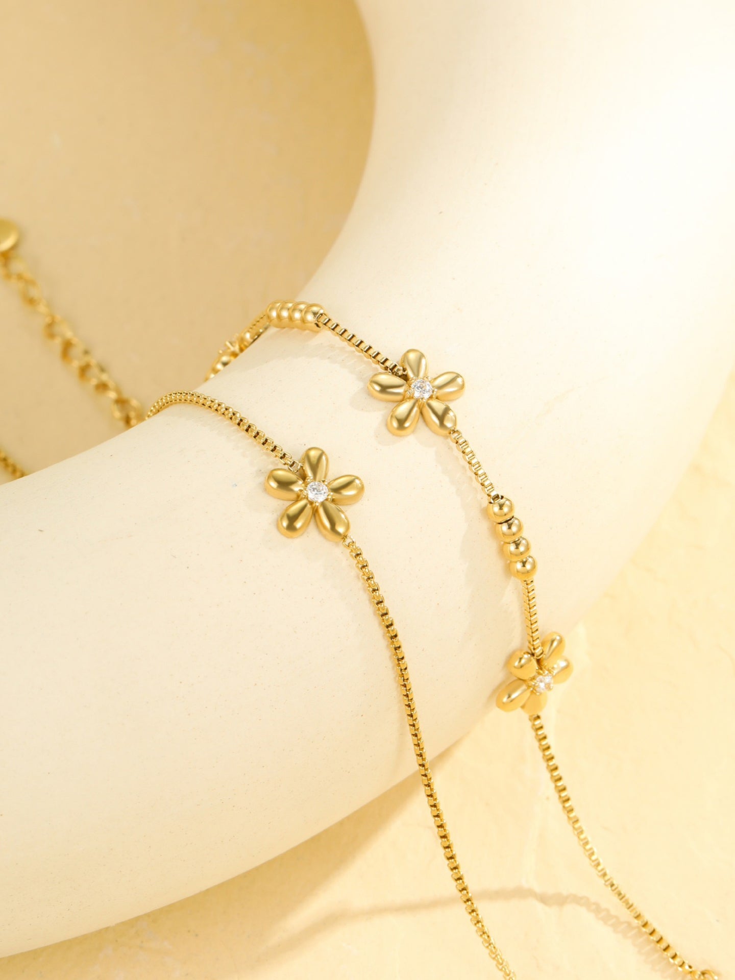 METAL FLORAL BRACELET