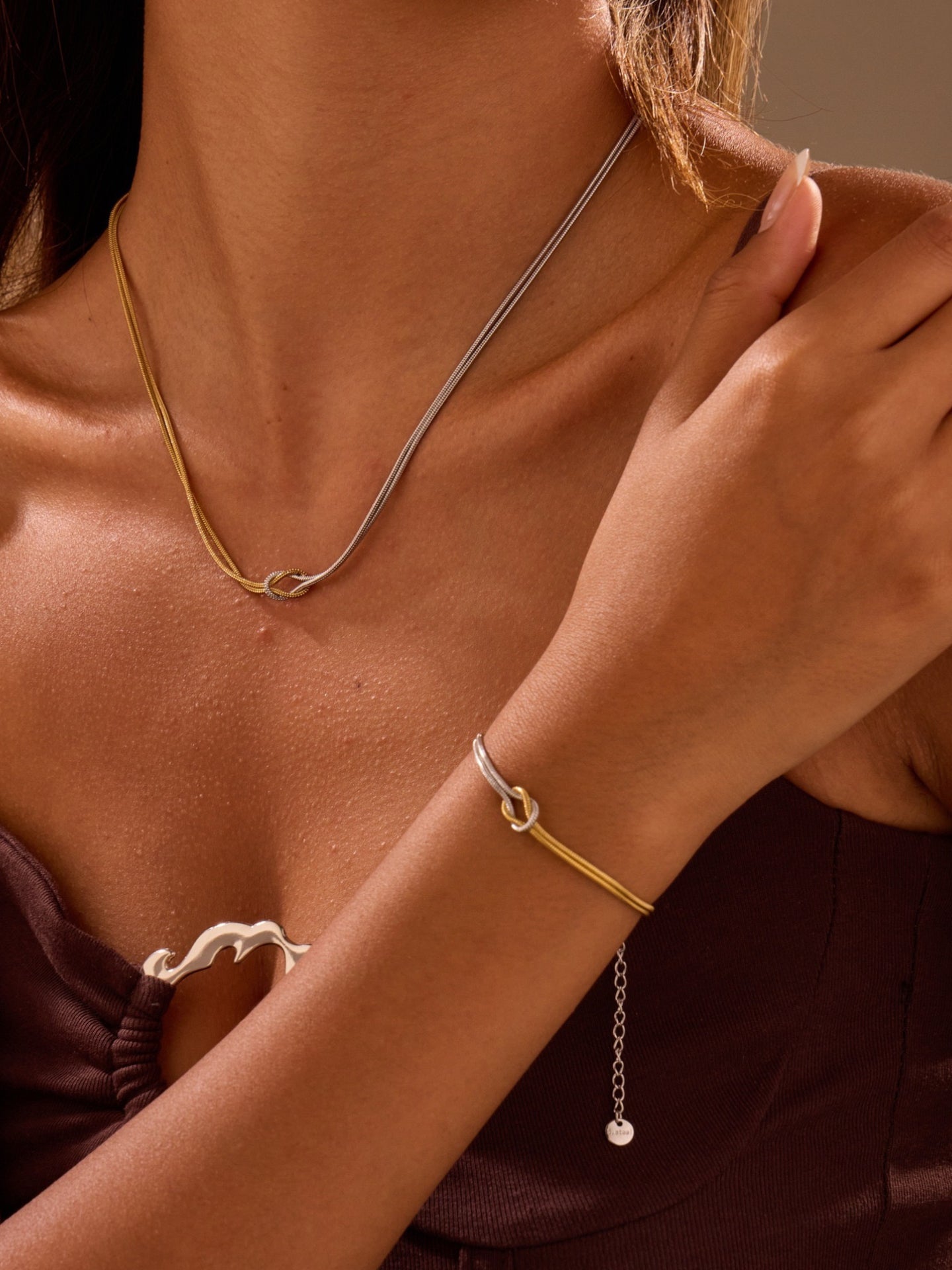 DOUBLE-LAYER NECKLACE