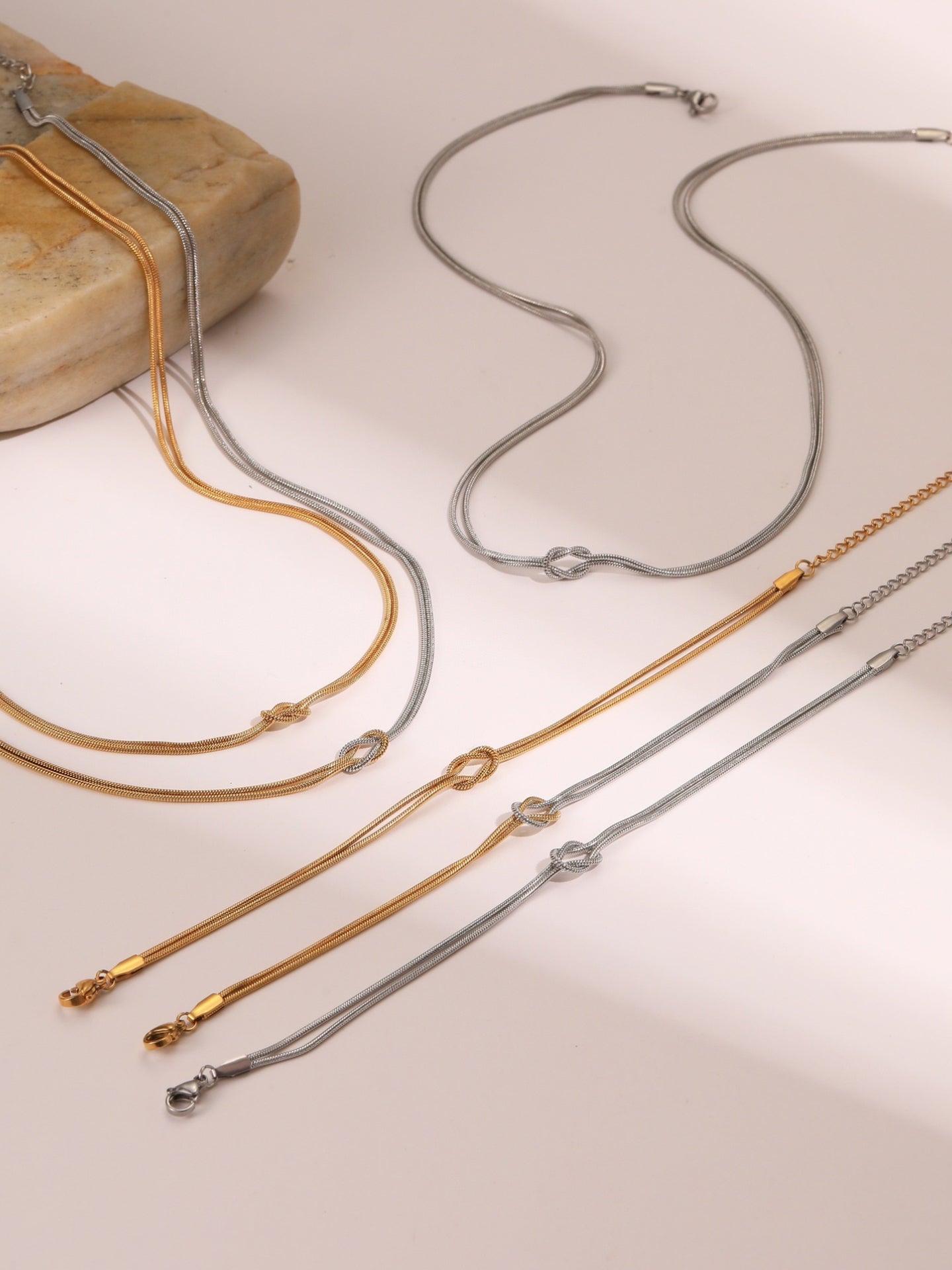 DOUBLE-LAYER NECKLACE