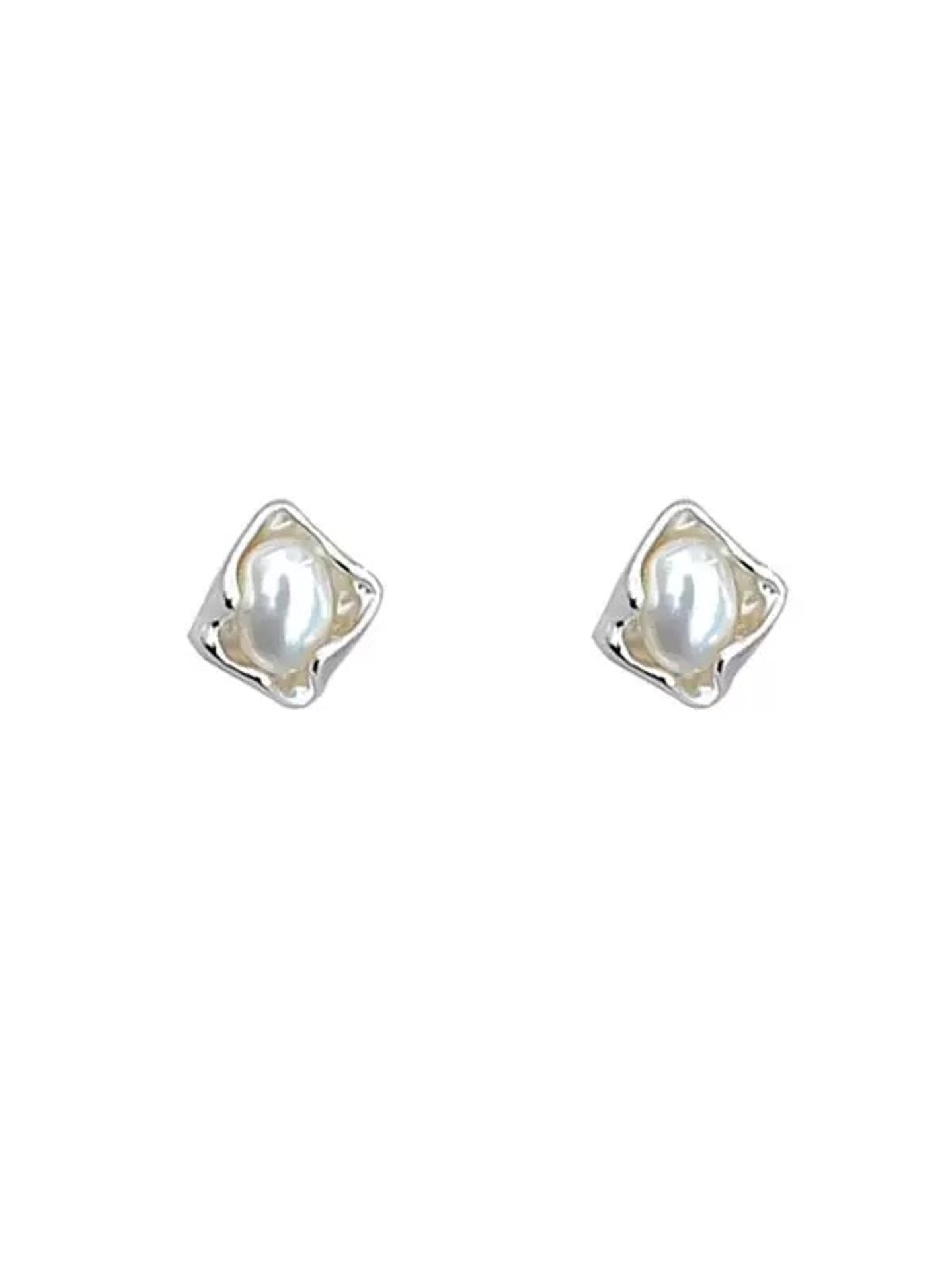FRESHWATER PEARL EARRINGS
