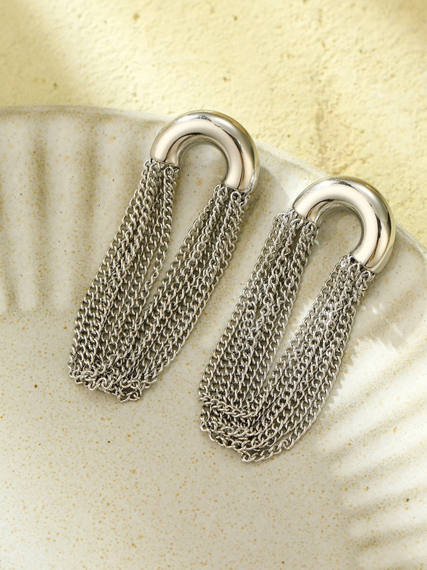 TASSEL C-HOOP EARRINGS