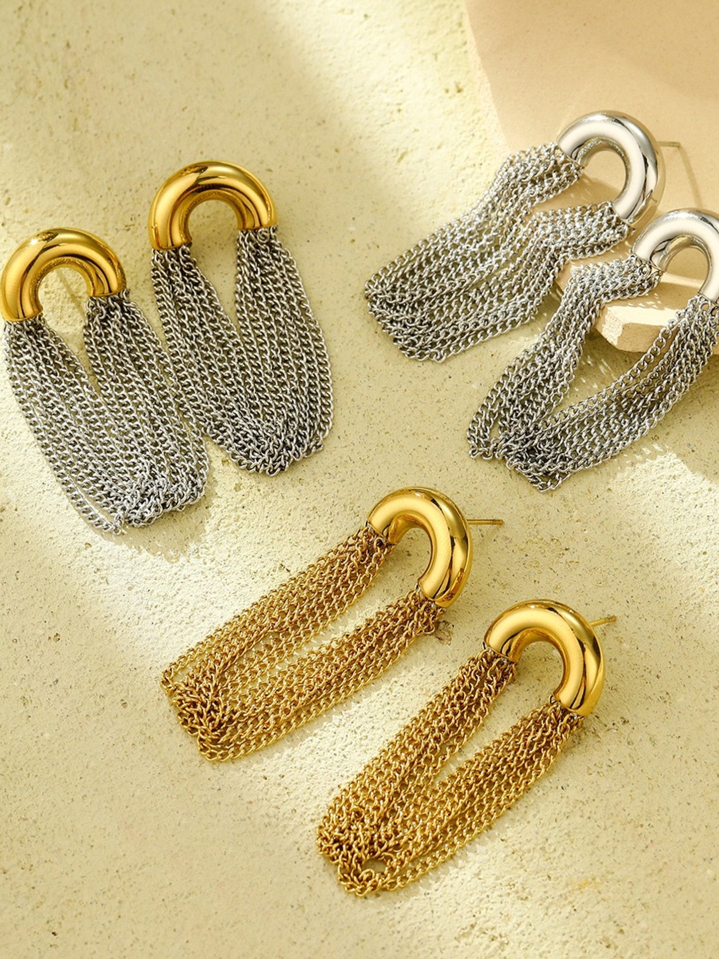 TASSEL C-HOOP EARRINGS