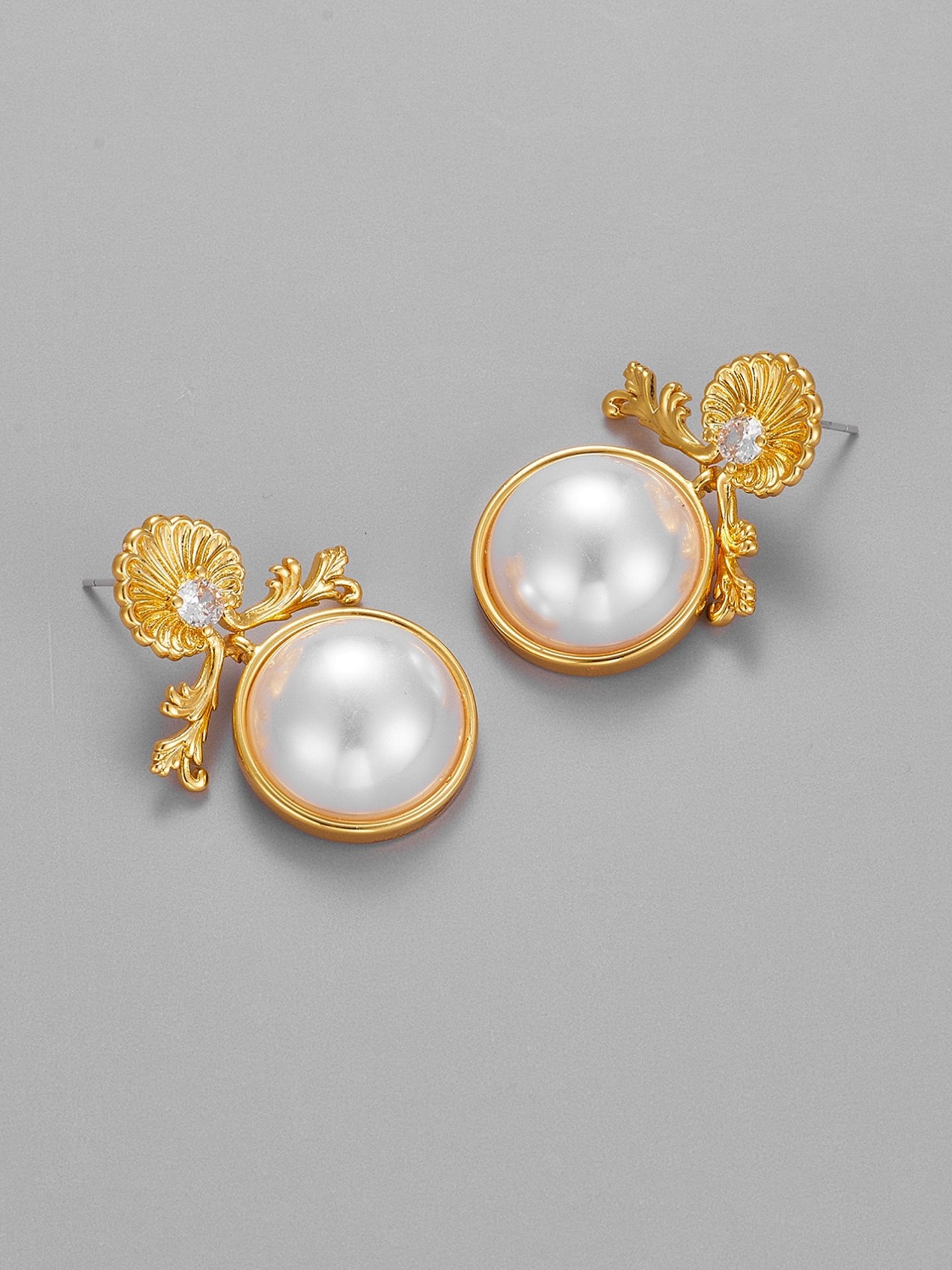 VINTAGE PEARL EARRINGS