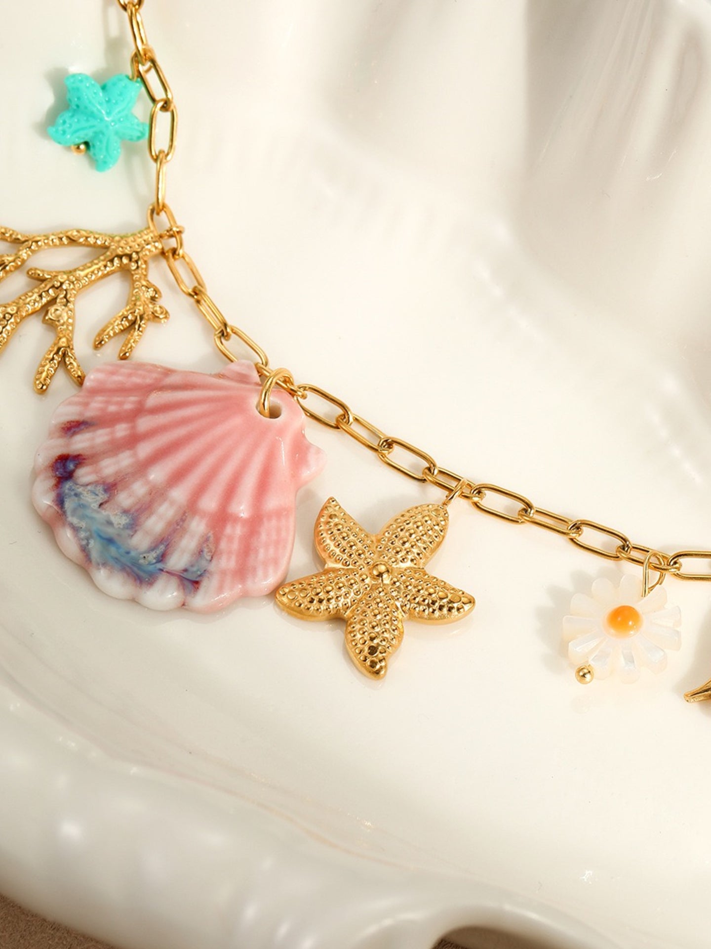 SHELL PENDANT NECKLACE