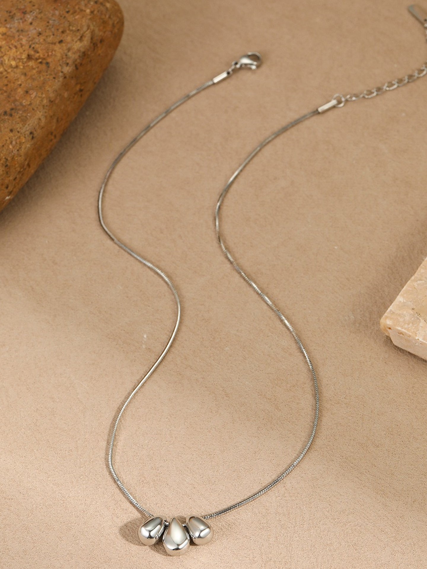 CRYSTAL DROPLET STRAND