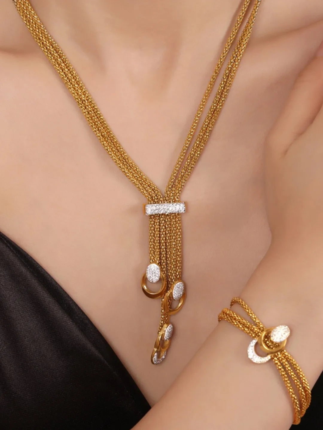 ENAMEL LAYER NECKLACE