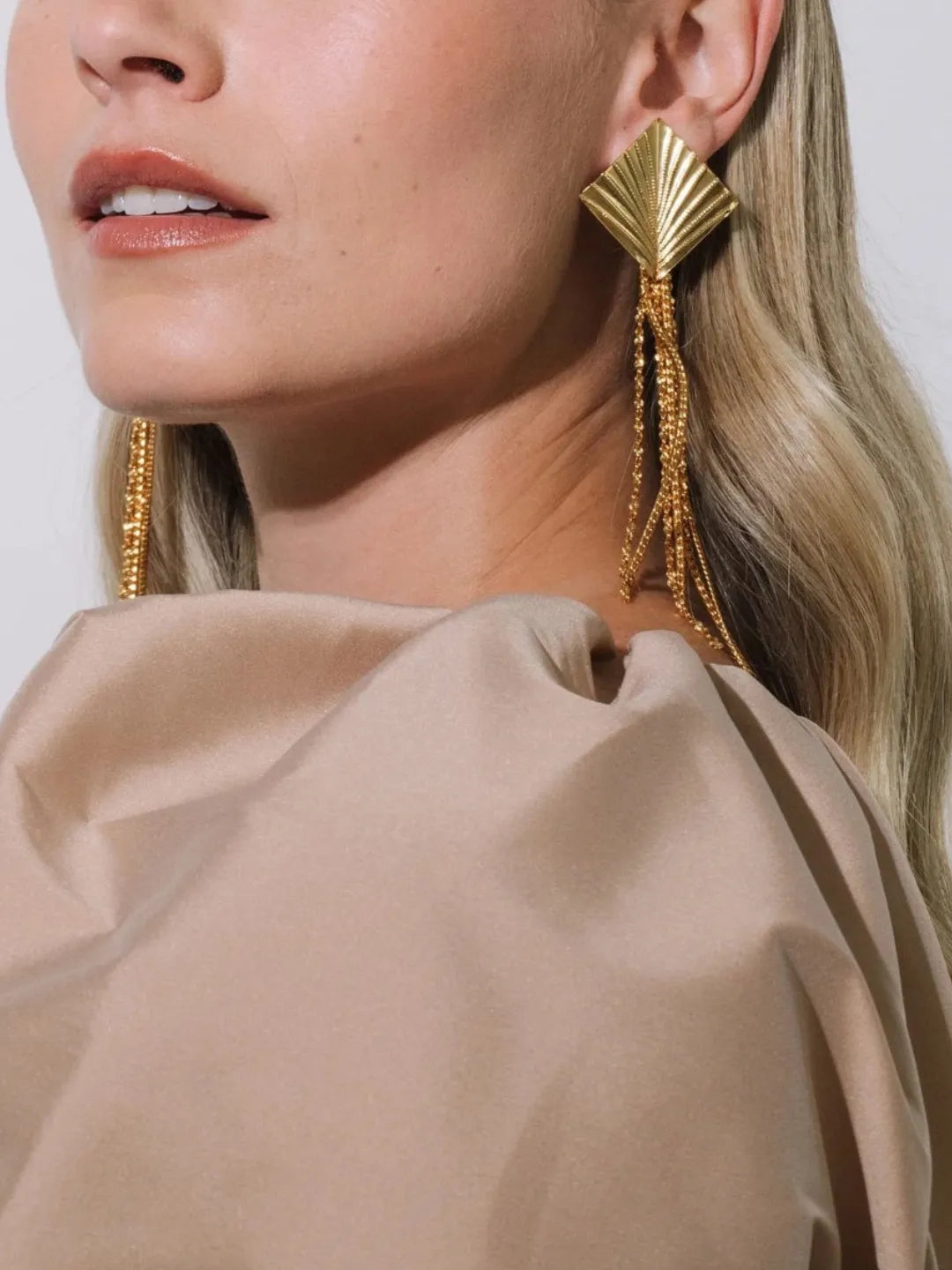 GLAMOUR TASSEL EARRINGS