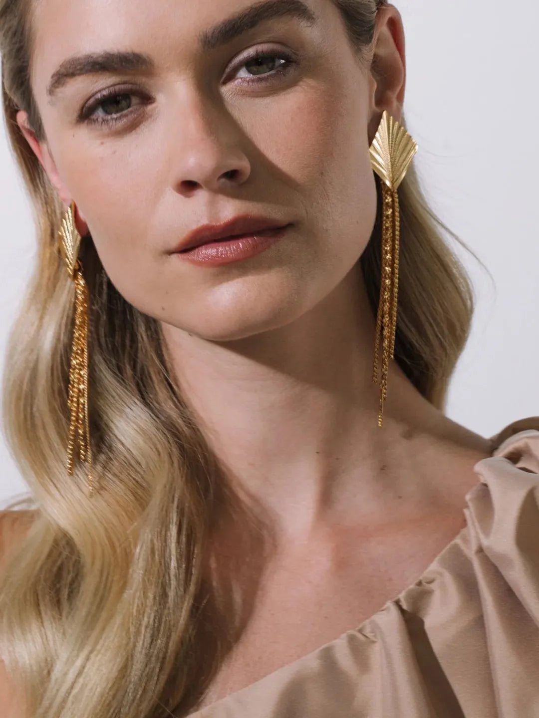 GLAMOUR TASSEL EARRINGS