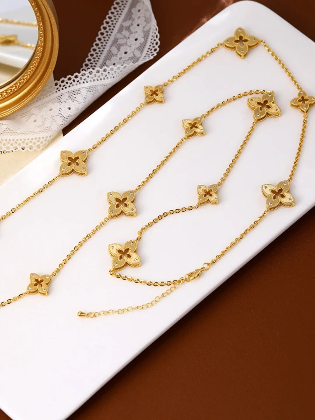 FOUR-LEAF CLOVER SWEATER NECKLACE