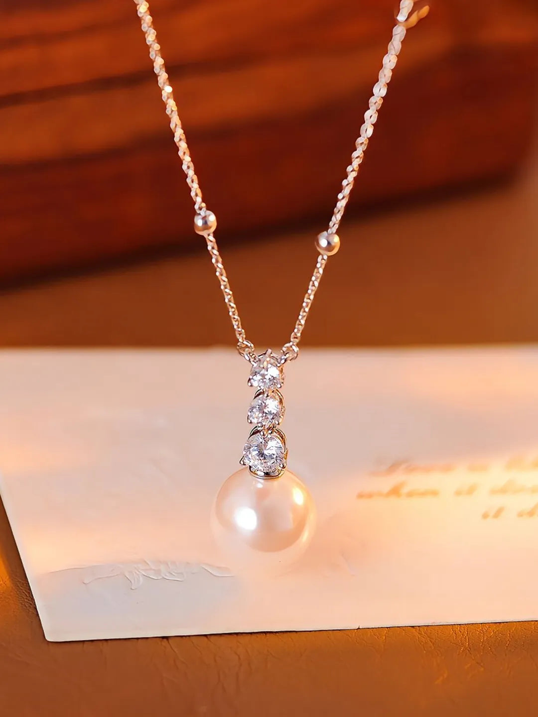 PEARL PENDANT NECKLACE