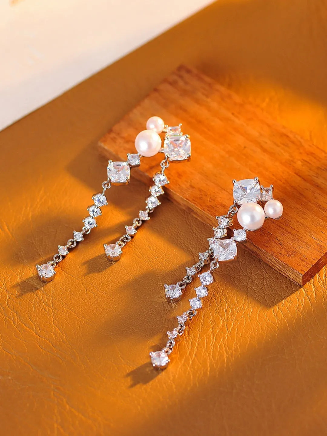 DAZZLING HEART TASSEL EARRINGS