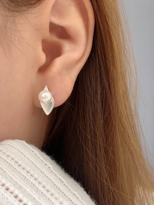 LEAF PEARL EARRINGS