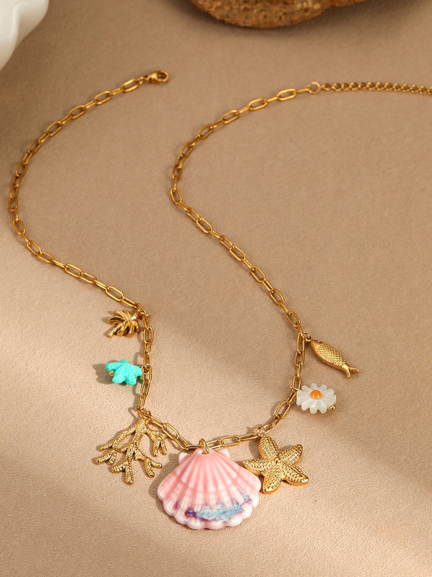 SHELL PENDANT NECKLACE
