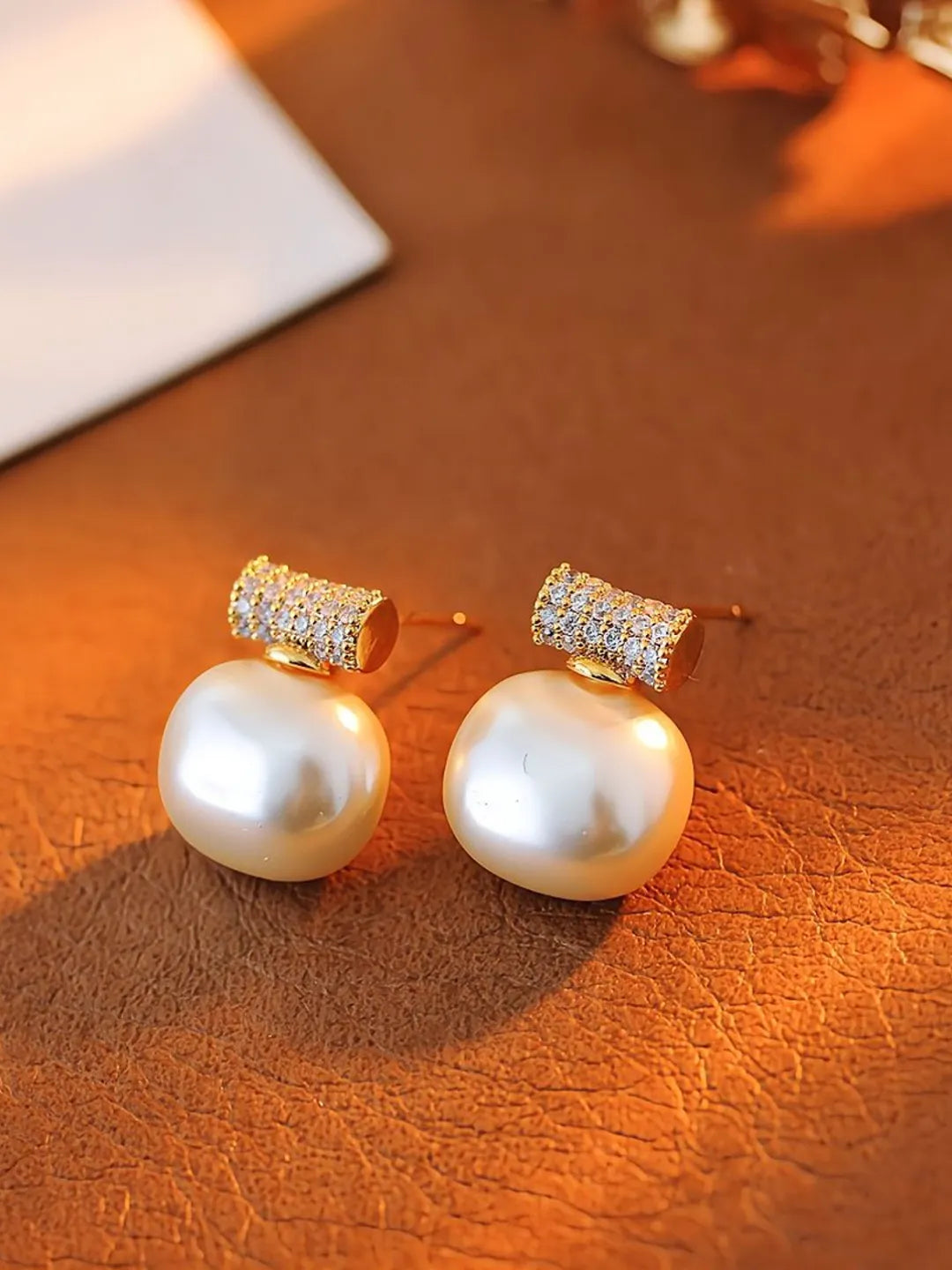PEARL PENDANT NECKLACE