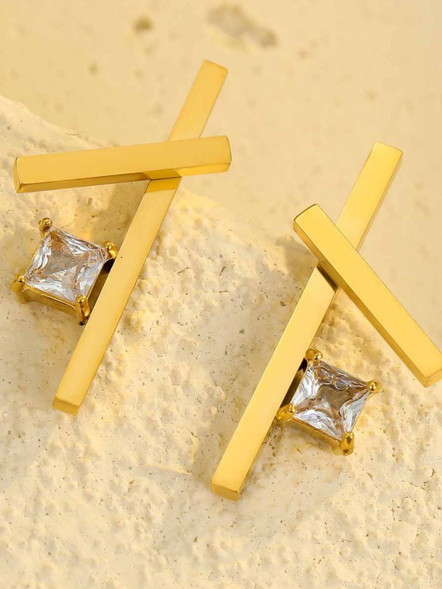 LINE CROSS EARRINGS