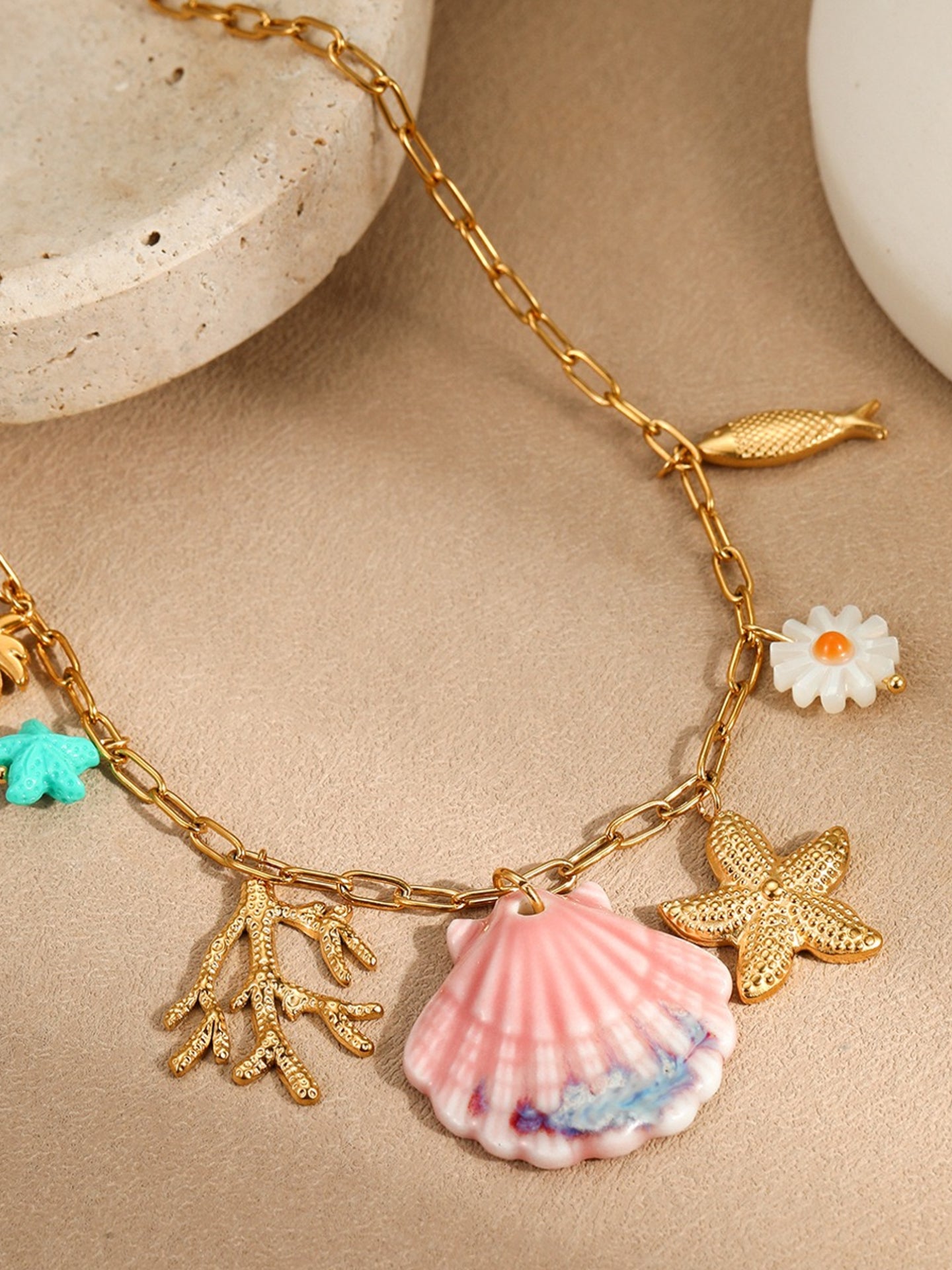 SHELL PENDANT NECKLACE