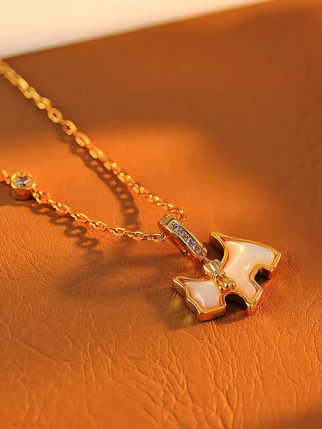 PEARL DOG CHARM NECKLACE
