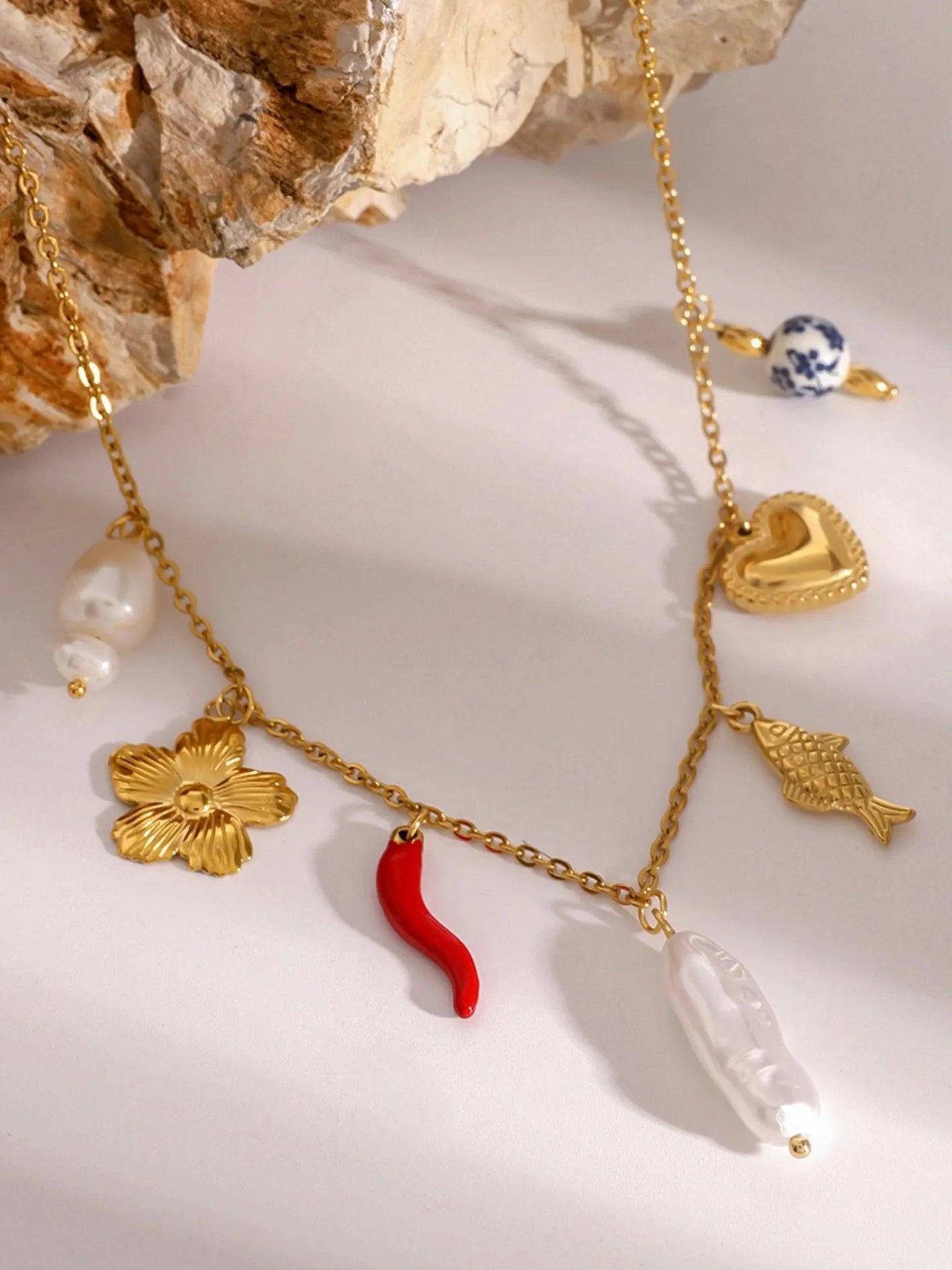 HEART FLOWER PENDANT NECKLACE