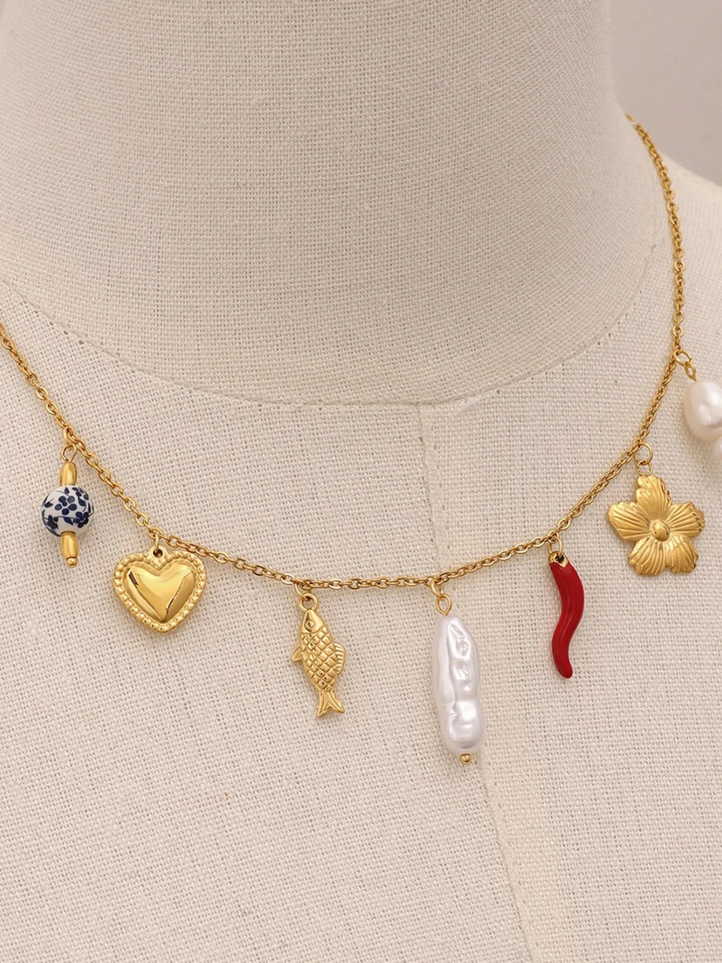 HEART FLOWER PENDANT NECKLACE