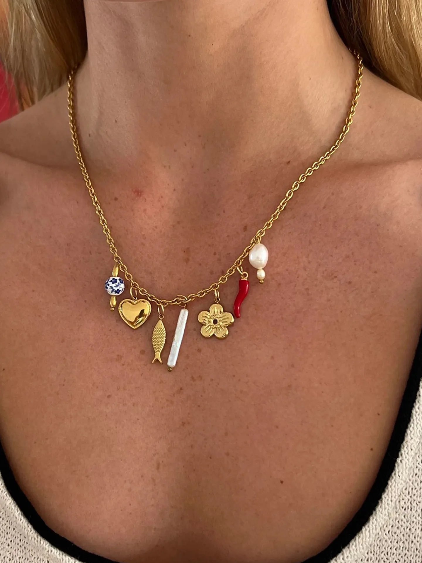 HEART FLOWER PENDANT NECKLACE