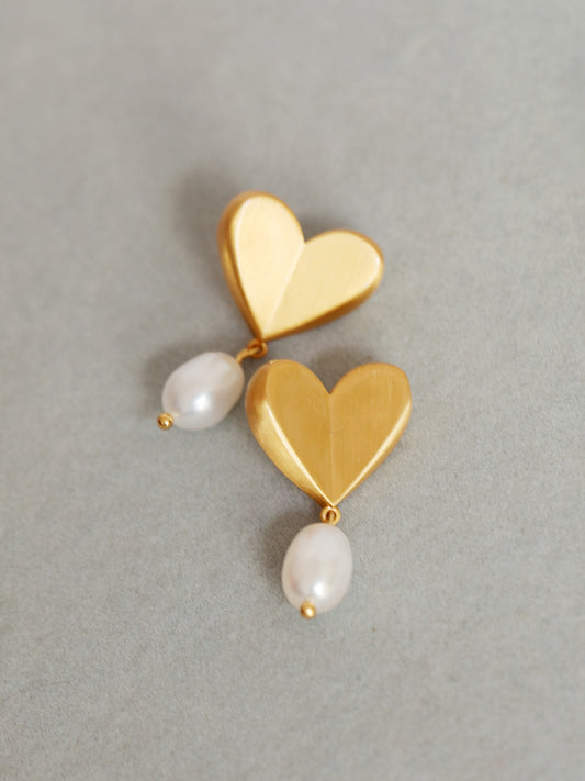 HEART PEARL STUD EARRINGS