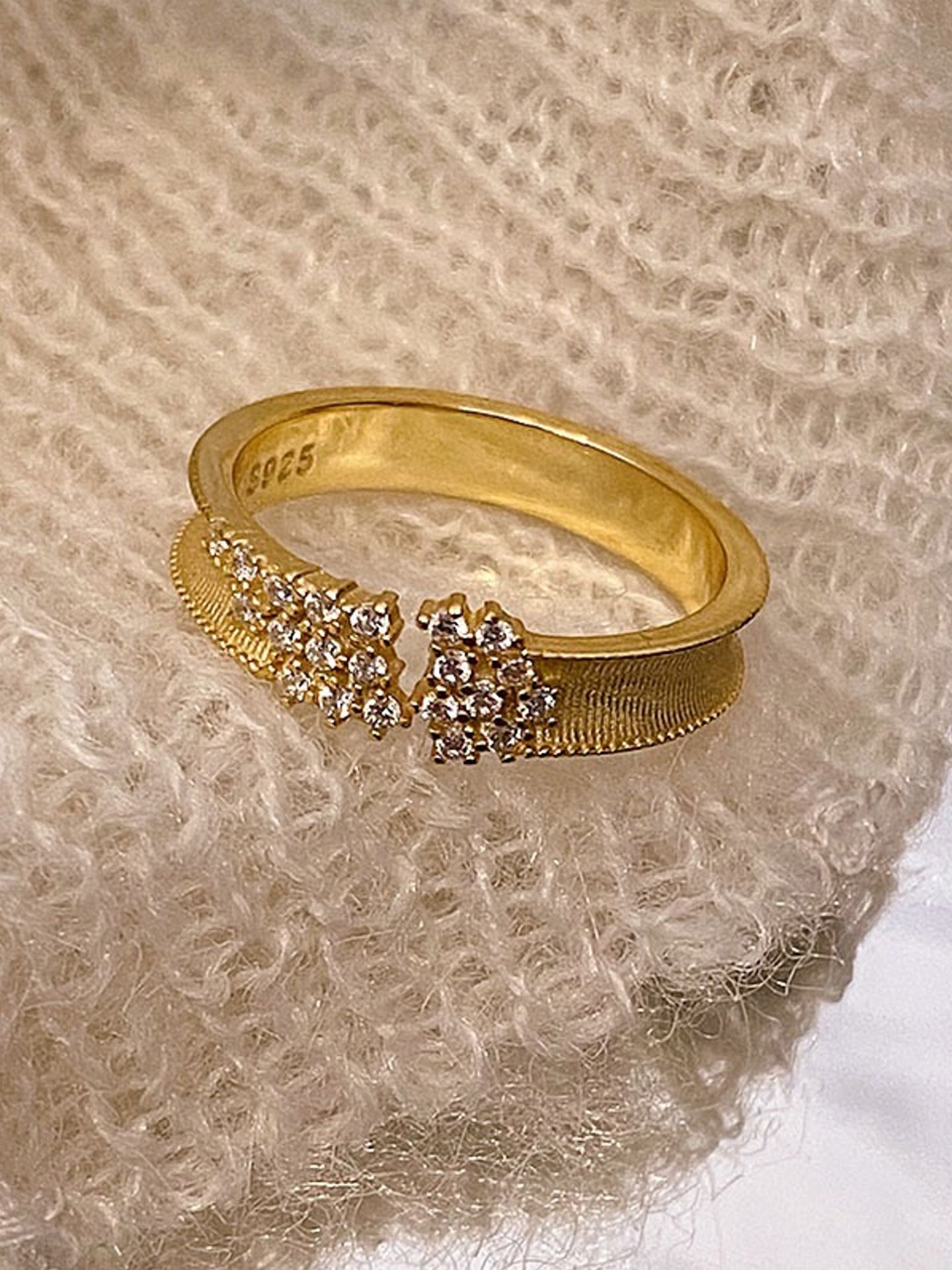 STARRY RING