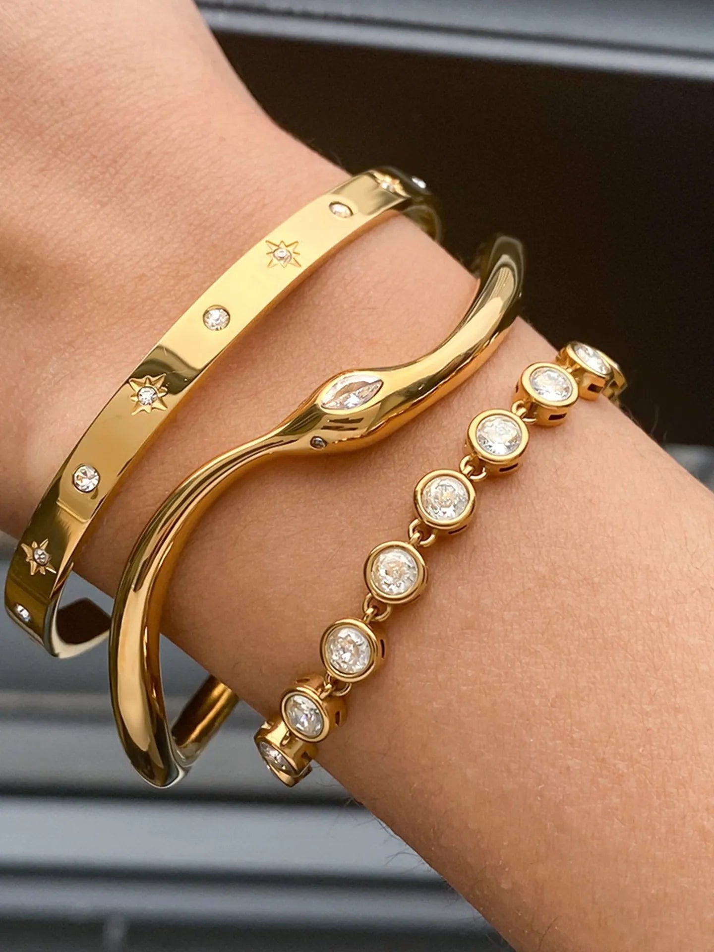 WHITE SNAKE BANGLE SET