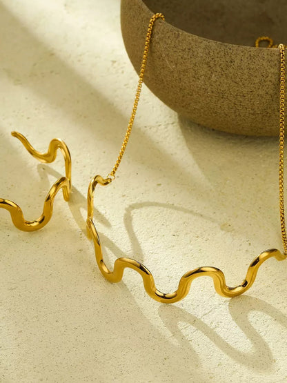 FRENCH WAVE NECKLACE