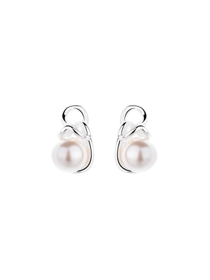 FINE PEARL STUDS