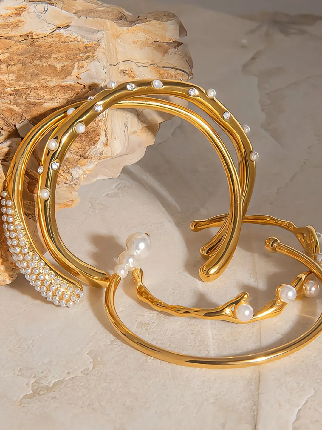PEARL OPEN BANGLE SET