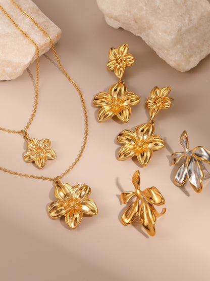 FLORAL NECKLACE